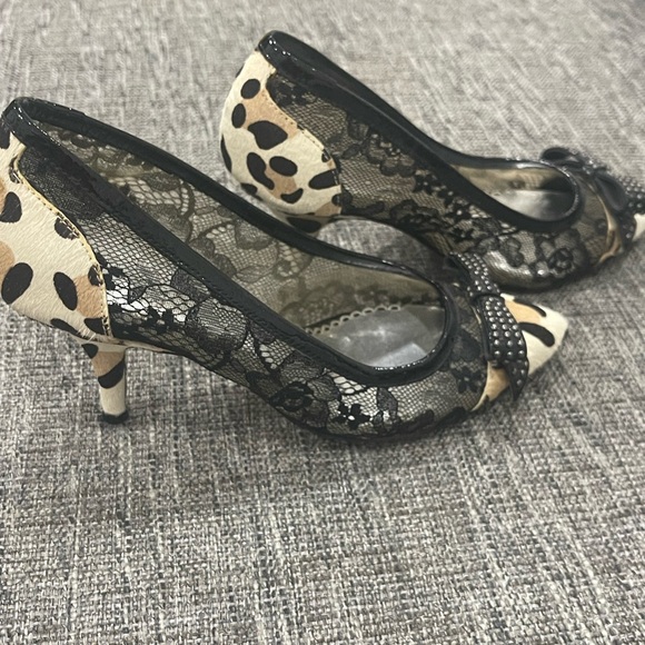 BEBE , leopard fur, lace, & patent studded bow on toes pumps!😊 - Picture 5 of 6
